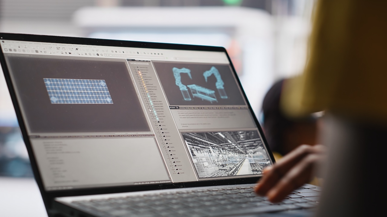 Professionista al laptop mentre analizza un modello digitale BIM con Revit 2027